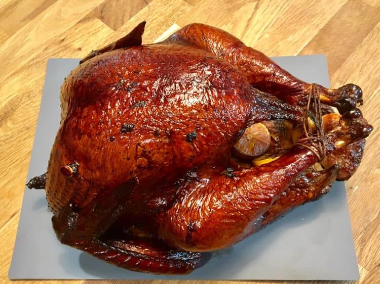 Smoked turkey stuffed with apples and mandarin oranges