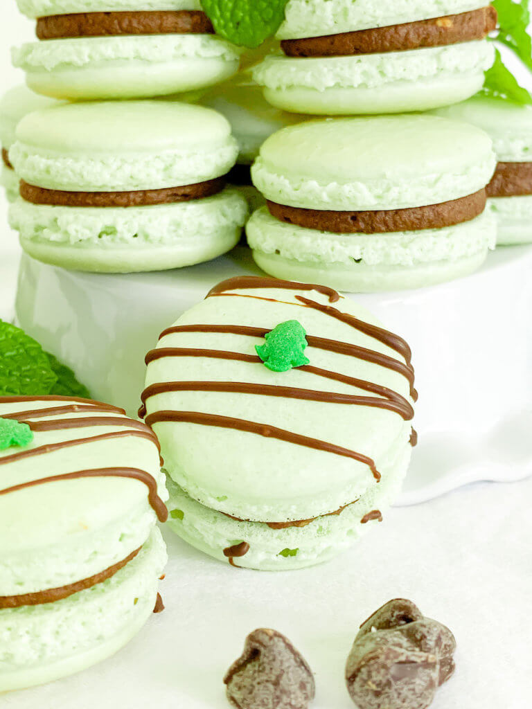 Peppermint cocoa macarons 