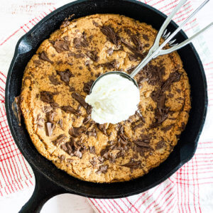 chocolate chunk skillet cookie