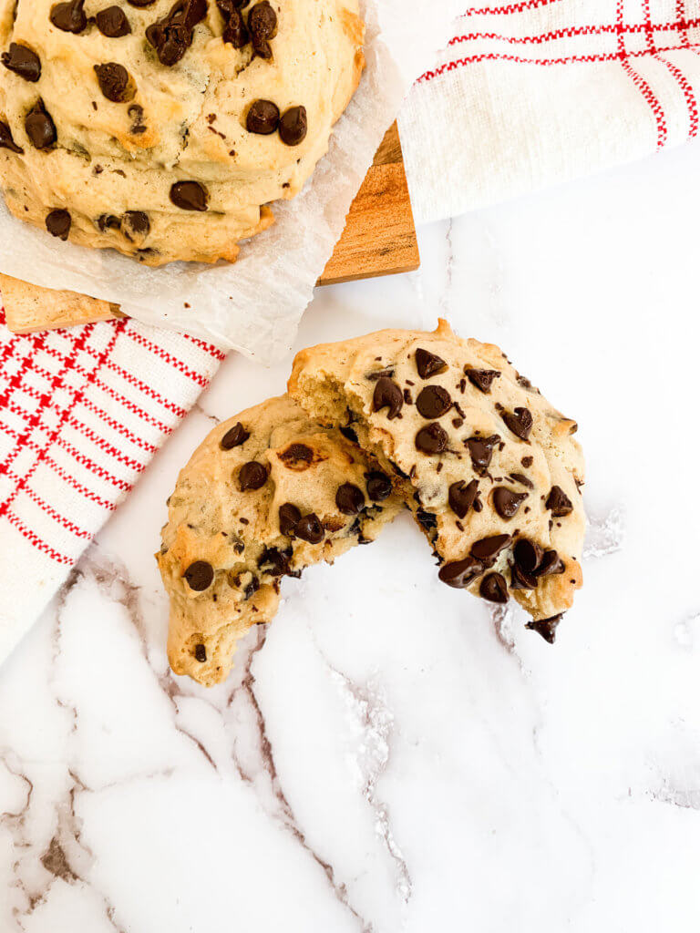 levain bakery style chocolate chip cookies